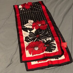 32x11” Oscar De La Renta Silk Scarf